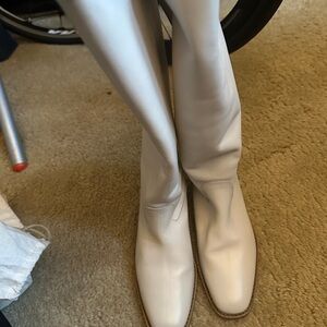 LOQ Leon boots in white